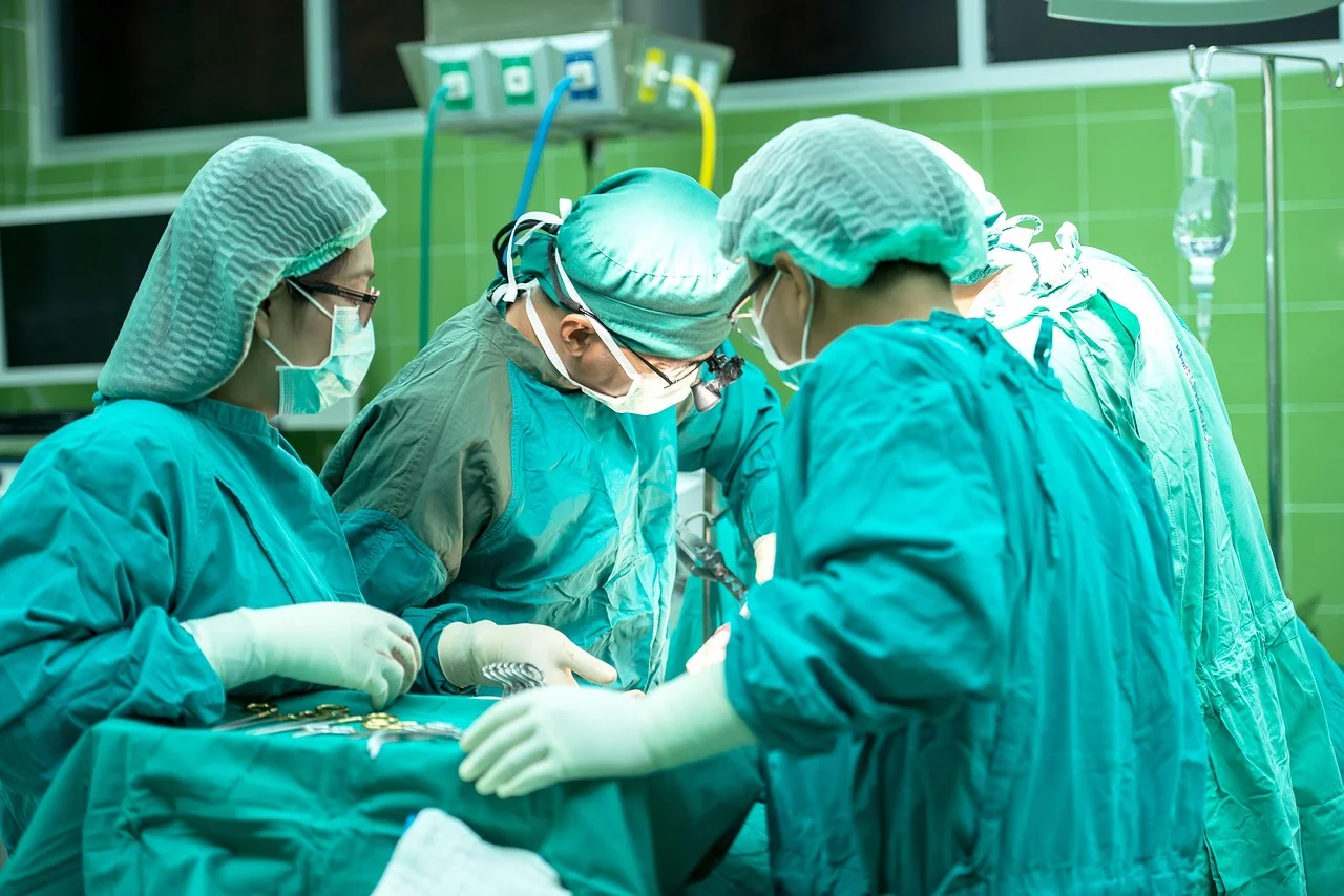 Czy usuwanie ósemek boli? Fakty i porady od DIAMANTE CLINICA Lubin